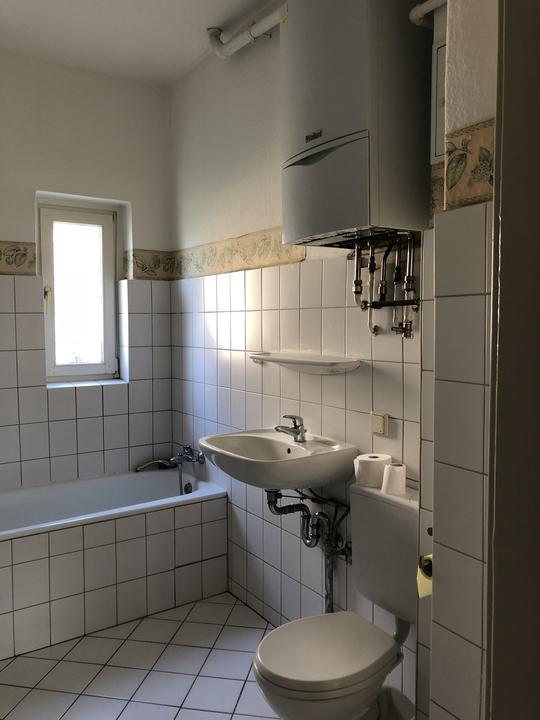 Vorher: Kleines Bad: Dusche statt Wanne