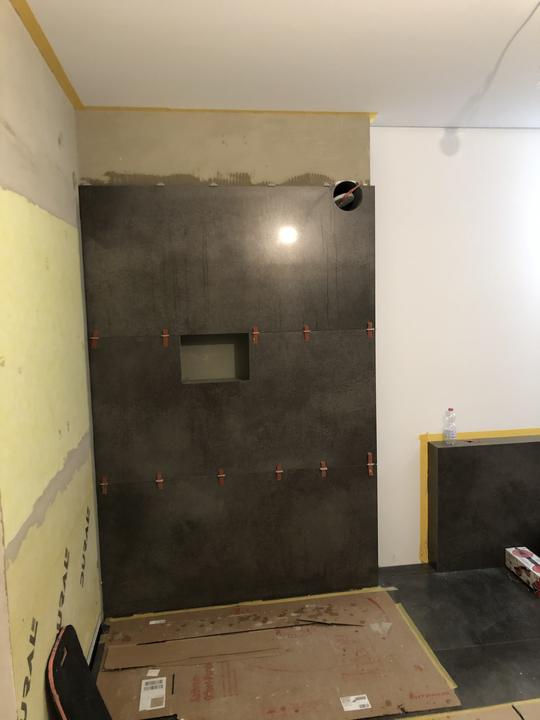 Großformat an der Wand, Nische eingeplant