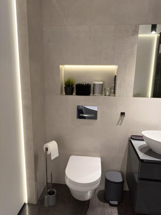Nachher: WC-Vorwand mit Lichtnische