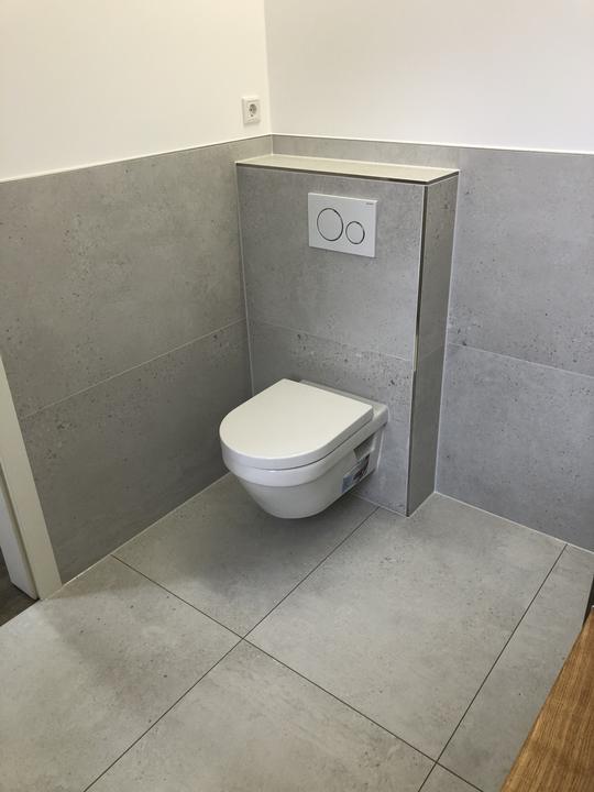 WC-Vorwand mit Ablage, Fliesen in Betonoptik